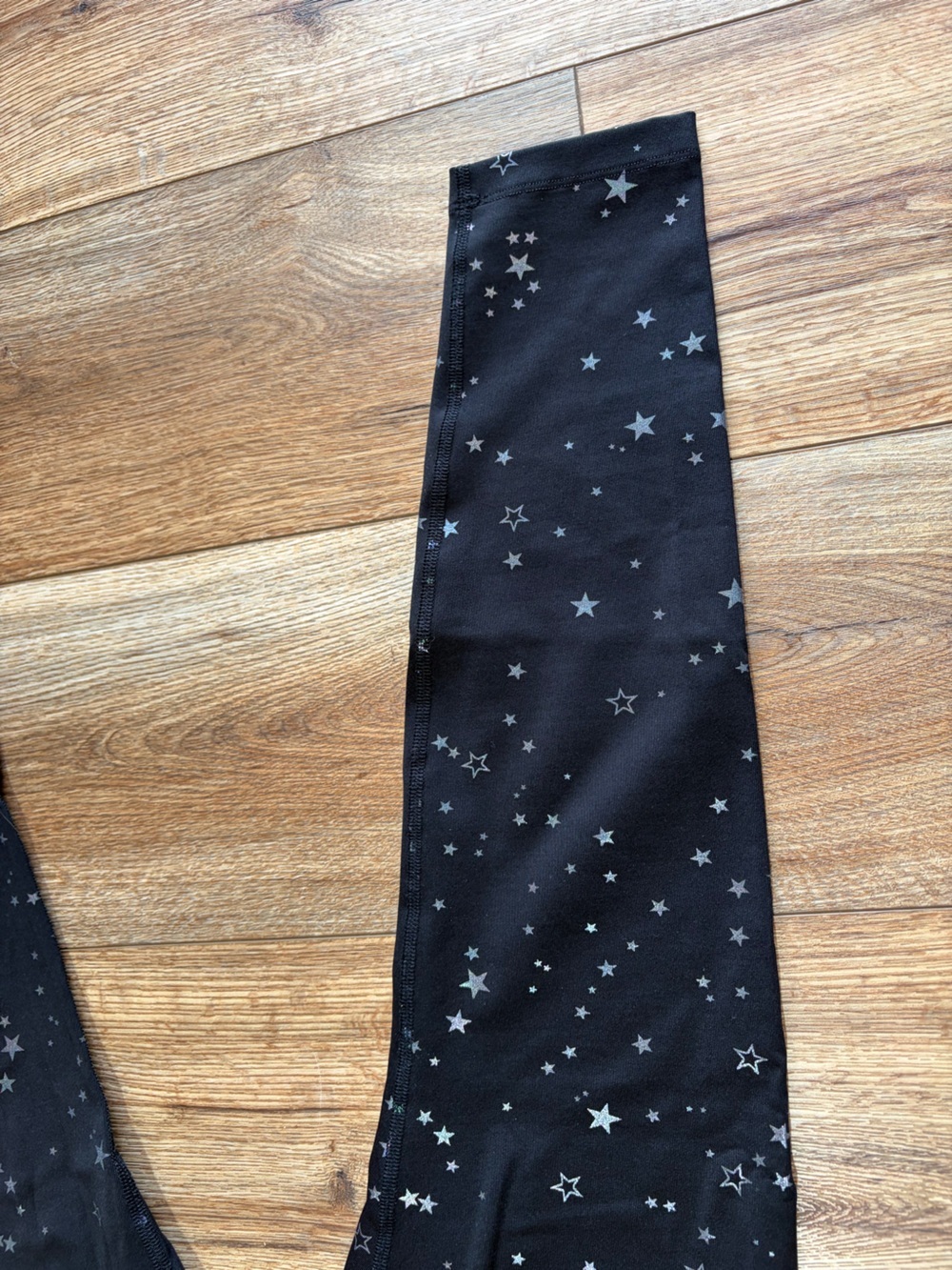 Beyond Yoga Tossed Star High-Waisted Midi Leggings - Picture 3 of 8